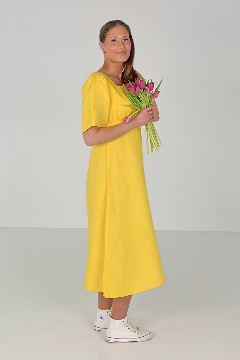 Lorri linendress in yellow