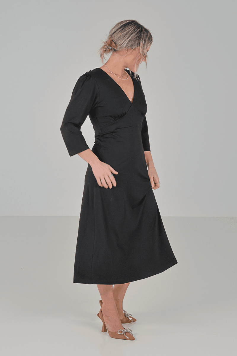 Henerikka black elegant dress.